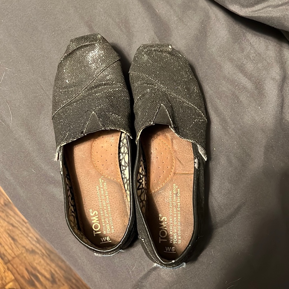 Black sparkly Toms women’s size 6. Worn a handful of times